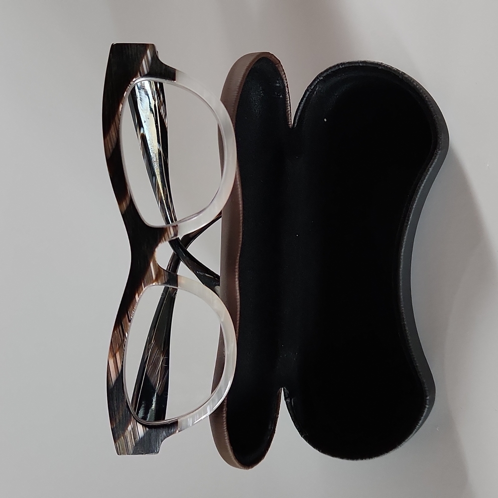 THEO EYEWEAR. Millie 44. Brown tones.